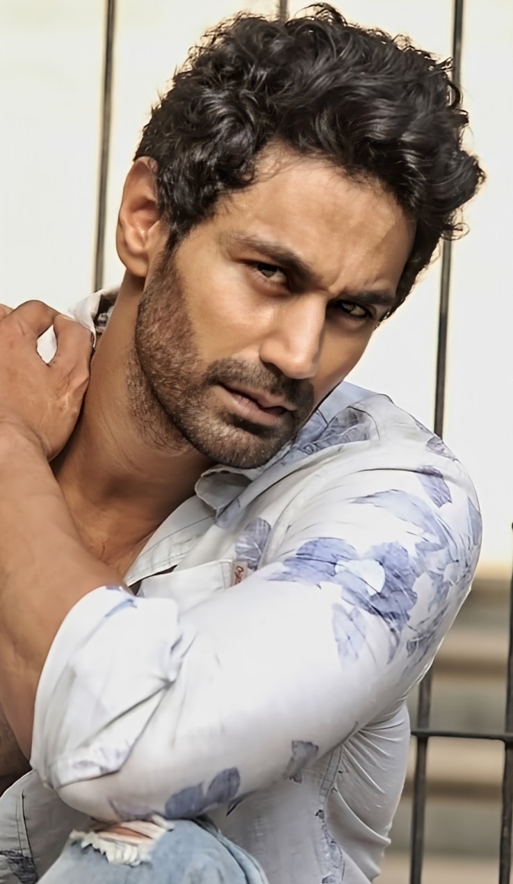 Indian fashion male model karan oberoi in 2026